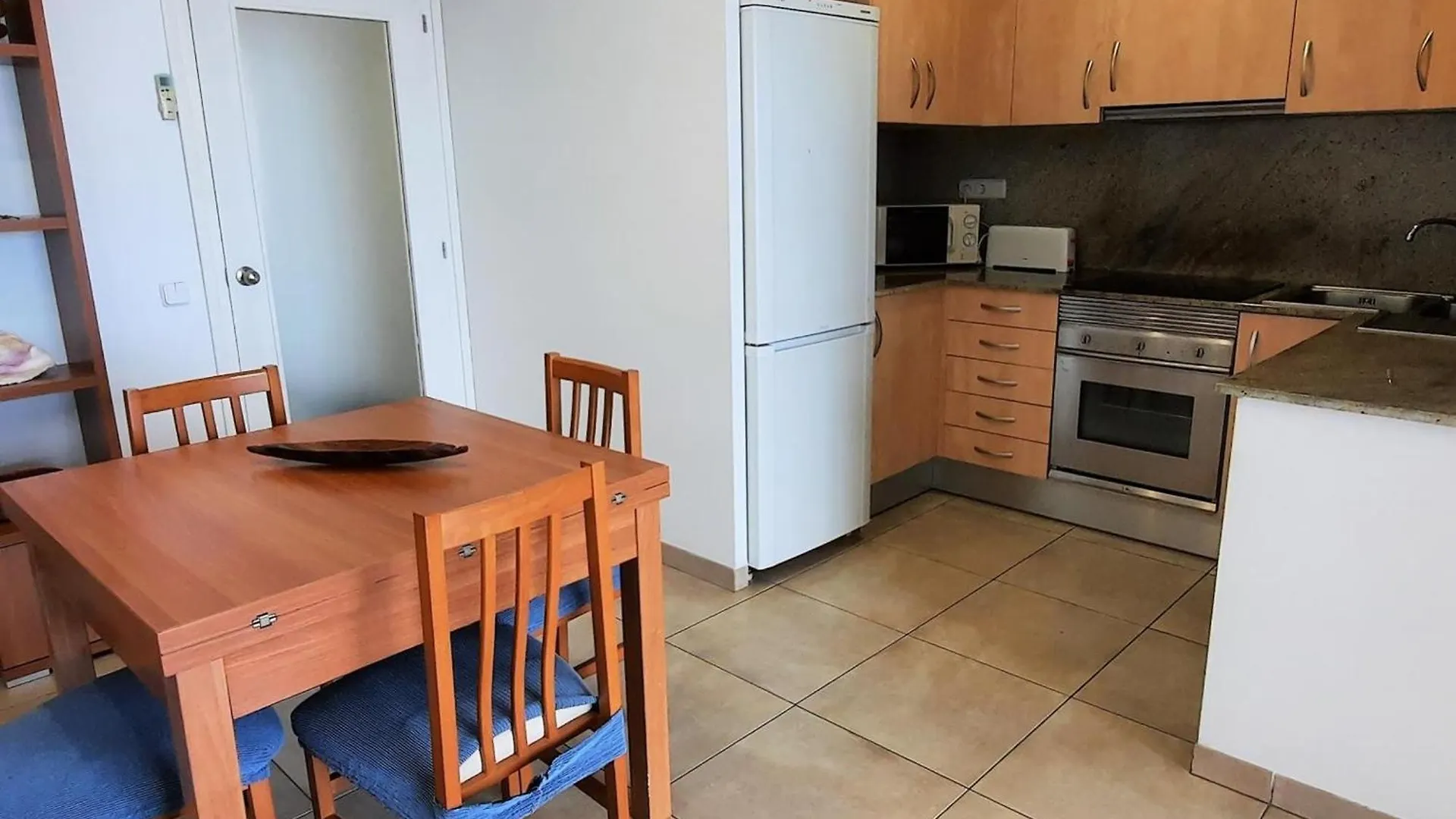 Apartamento Con Terraza, Parking Y Se Admiten Mascotas En Llanca - Es-170-3