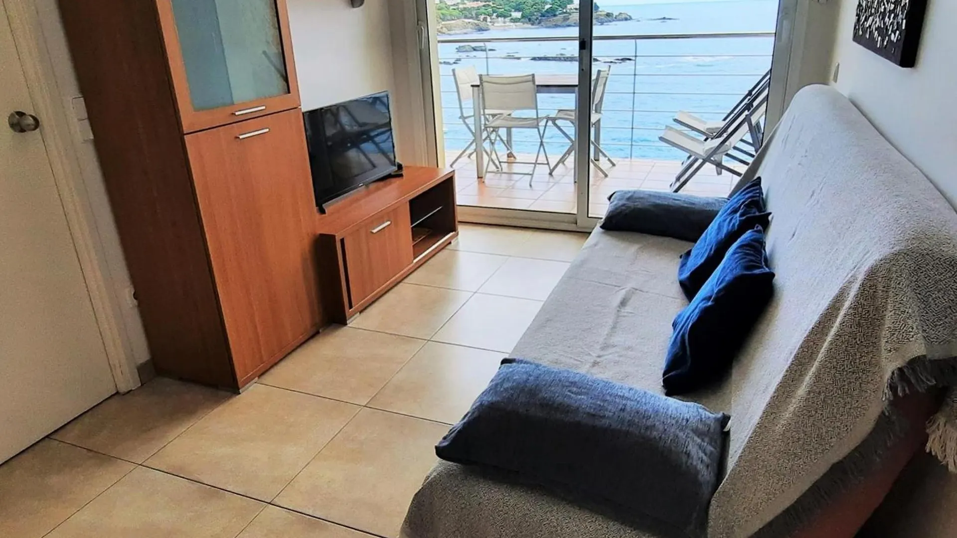 Apartamento Con Terraza, Parking Y Se Admiten Mascotas En Llanca - Es-170-3