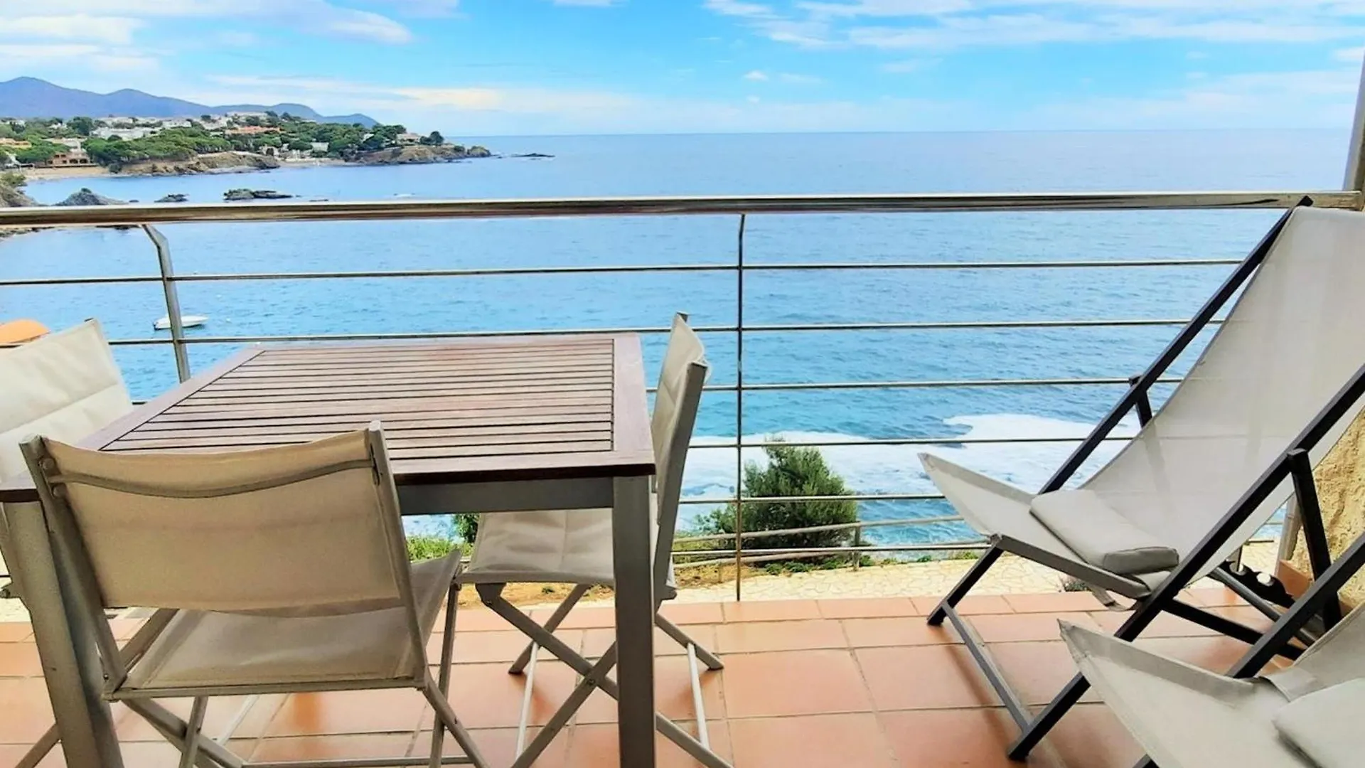 Apartamento Con Terraza, Parking Y Se Admiten Mascotas En Llanca - Es-170-3 Apartment