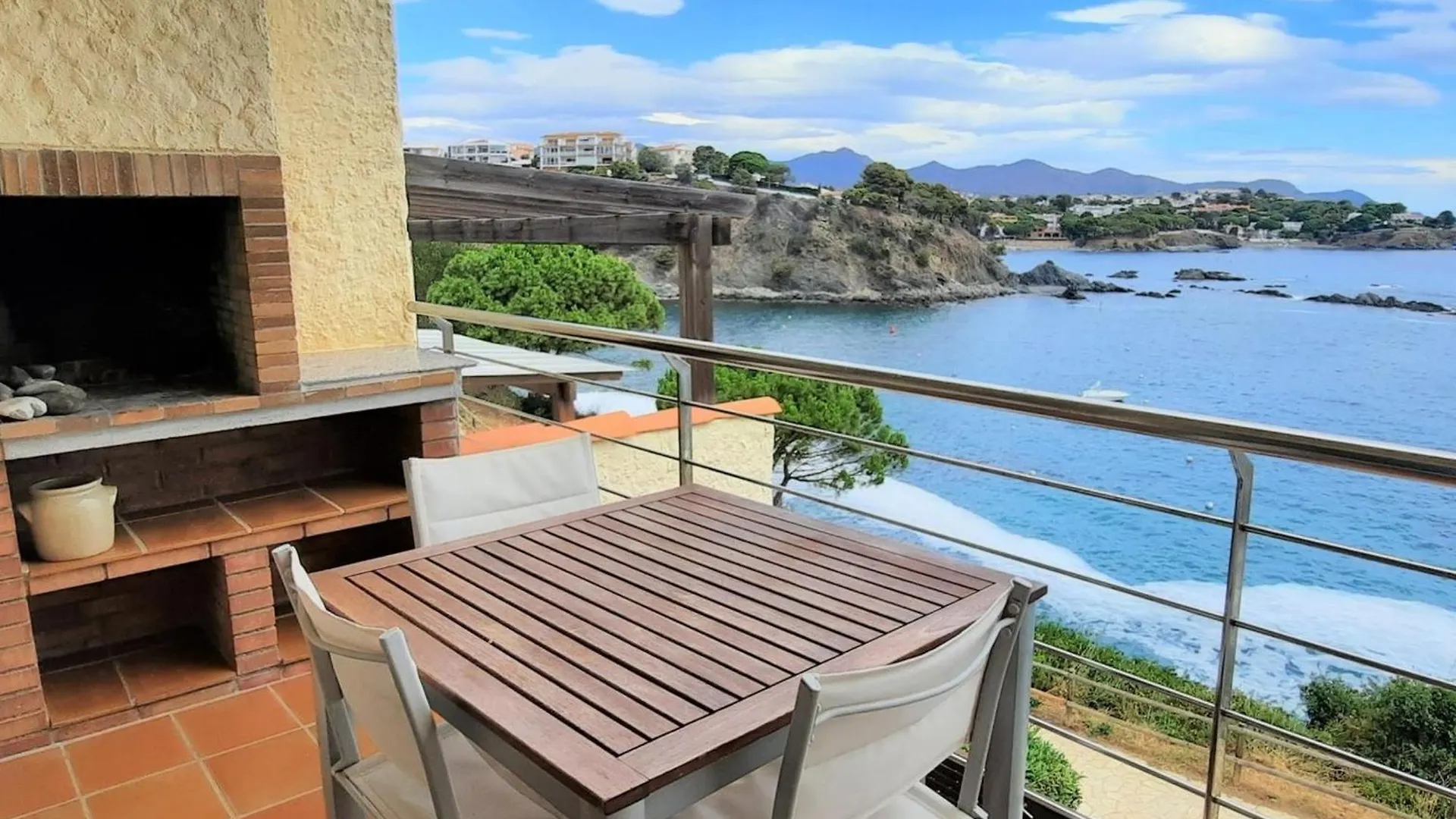 Apartamento Con Terraza, Parking Y Se Admiten Mascotas En Llanca - Es-170-3